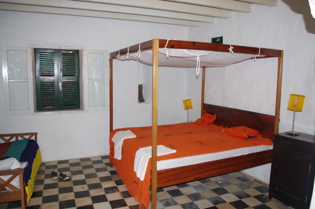 Maison Augustin Ly Gorée الغرفة الصورة