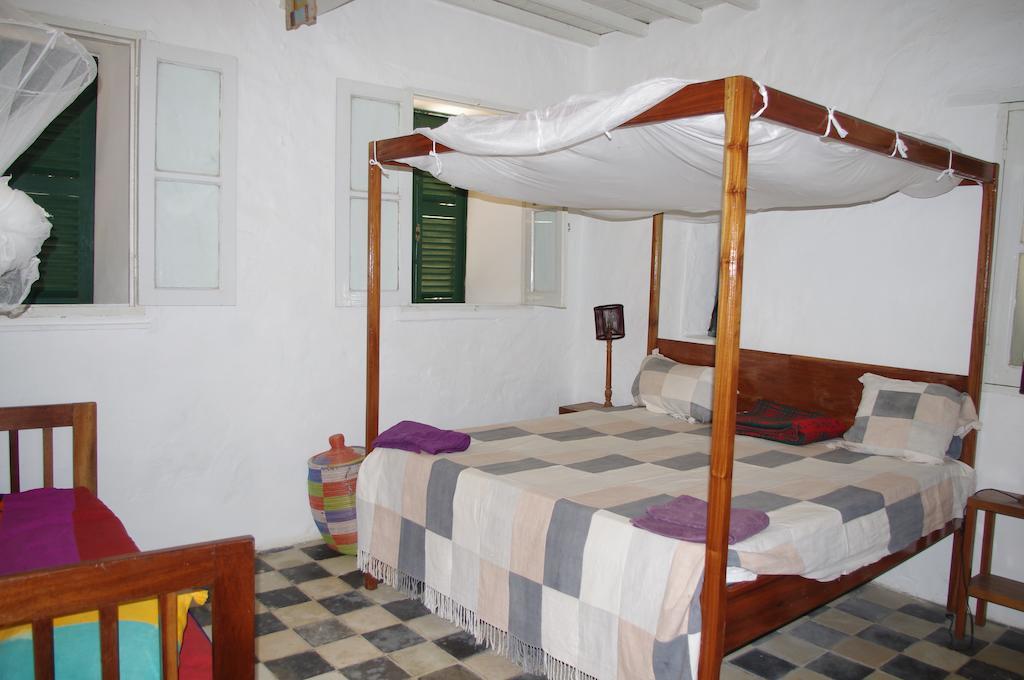 Maison Augustin Ly Gorée الغرفة الصورة